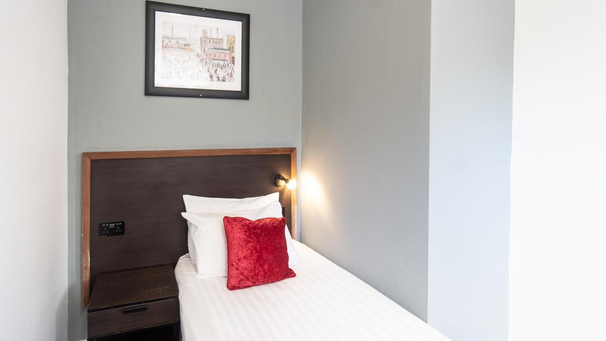 Imperial Salford Hotel Екстер'єр фото